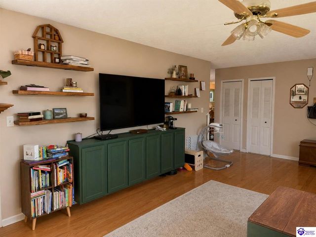 102 Heather Court, Radcliff, KY 40160