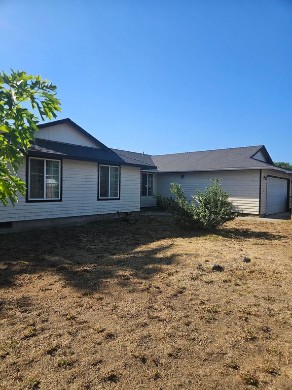 1113 SW Kenwood Street, Madras, OR 97741