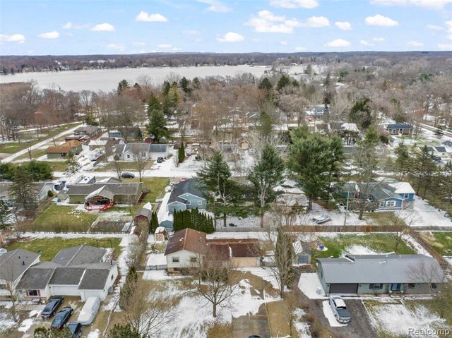 3778 Ponchartrain Drive, Pinckney, MI 48169