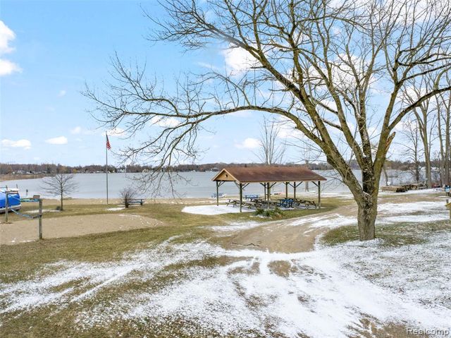 3778 Ponchartrain Drive, Pinckney, MI 48169