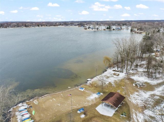 3778 Ponchartrain Drive, Pinckney, MI 48169