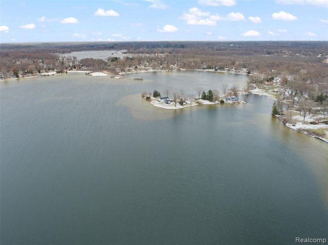 3778 Ponchartrain Drive, Pinckney, MI 48169