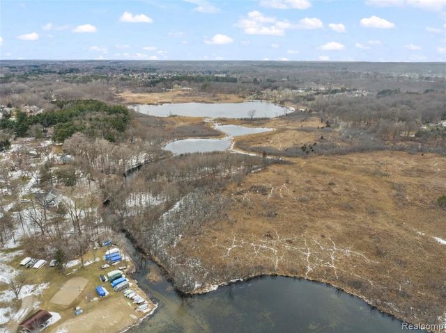 3778 Ponchartrain Drive, Pinckney, MI 48169