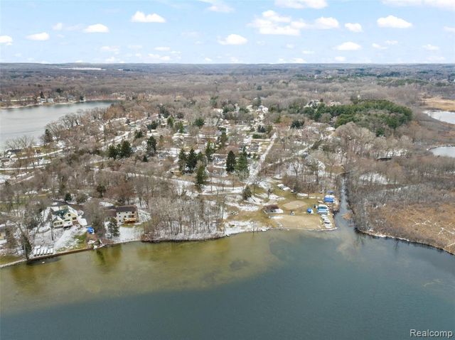 3778 Ponchartrain Drive, Pinckney, MI 48169