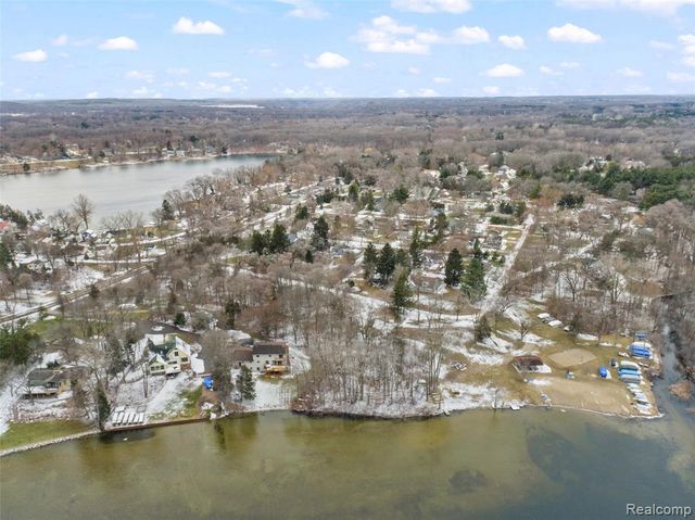 3778 Ponchartrain Drive, Pinckney, MI 48169