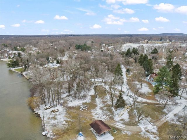 3778 Ponchartrain Drive, Pinckney, MI 48169