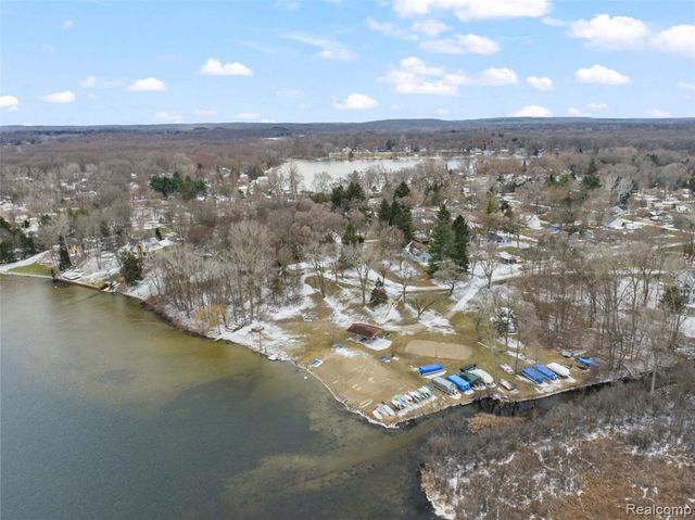 3778 Ponchartrain Drive, Pinckney, MI 48169