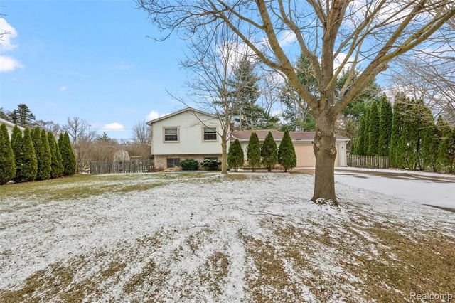 3778 Ponchartrain Drive, Pinckney, MI 48169