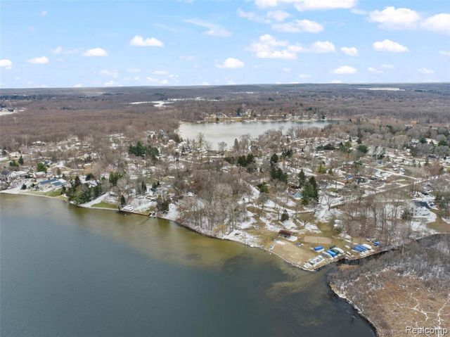 3778 Ponchartrain Drive, Pinckney, MI 48169