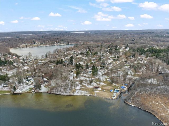 3778 Ponchartrain Drive, Pinckney, MI 48169