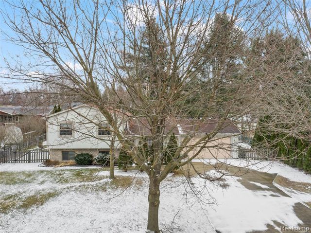 3778 Ponchartrain Drive, Pinckney, MI 48169