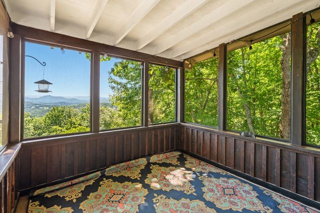 913 Royal Oaks Trail, Brasstown, NC 28902