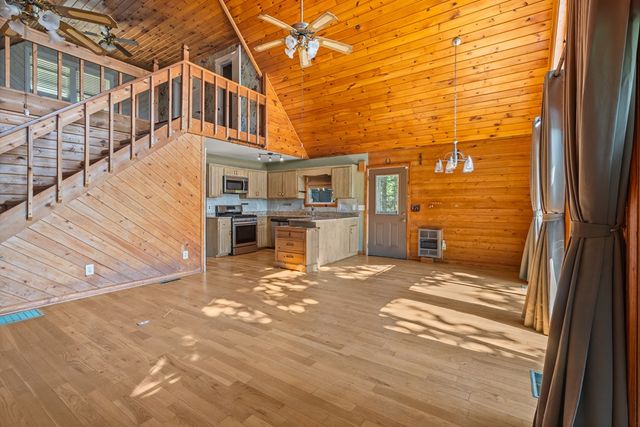 913 Royal Oaks Trail, Brasstown, NC 28902