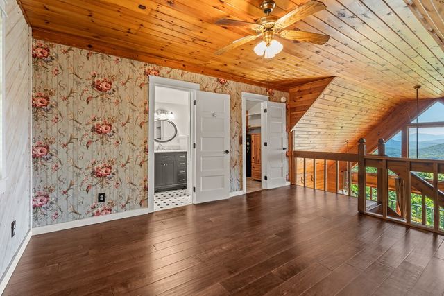913 Royal Oaks Trail, Brasstown, NC 28902