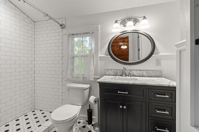 913 Royal Oaks Trail, Brasstown, NC 28902