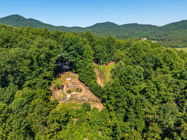 913 Royal Oaks Trail, Brasstown, NC 28902