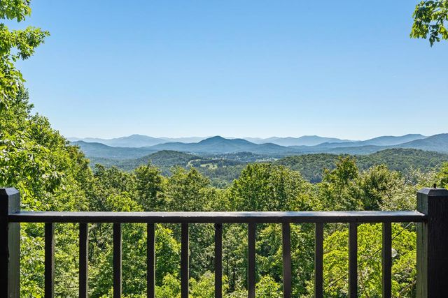 913 Royal Oaks Trail, Brasstown, NC 28902