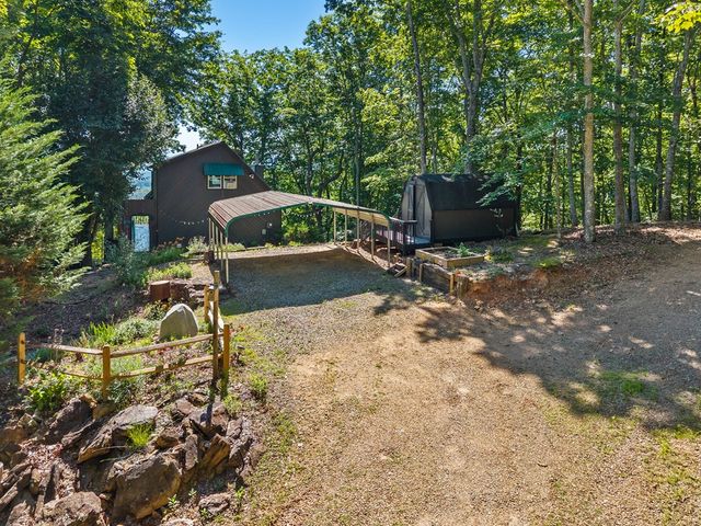 913 Royal Oaks Trail, Brasstown, NC 28902