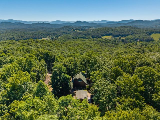 913 Royal Oaks Trail, Brasstown, NC 28902