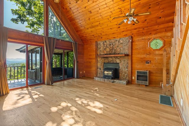 913 Royal Oaks Trail, Brasstown, NC 28902