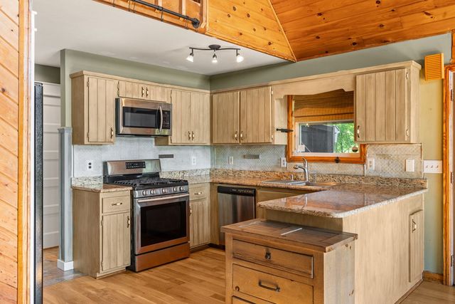913 Royal Oaks Trail, Brasstown, NC 28902