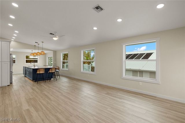 7868 Buccaneer DR, Fort Myers Beach, FL 33931