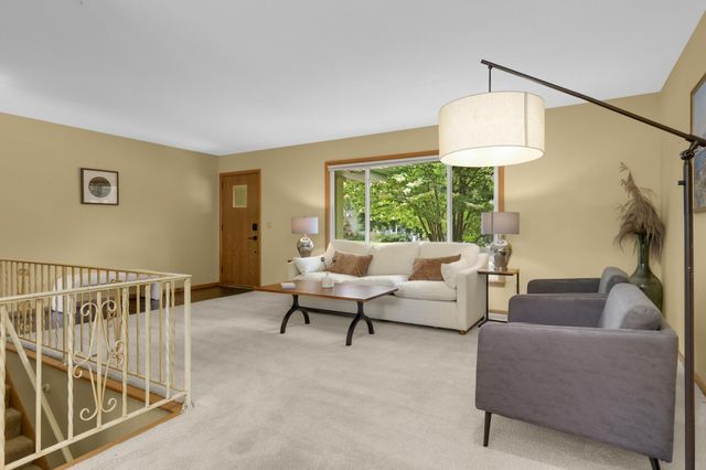 2080 Kelly Drive, Golden Valley, MN 55427