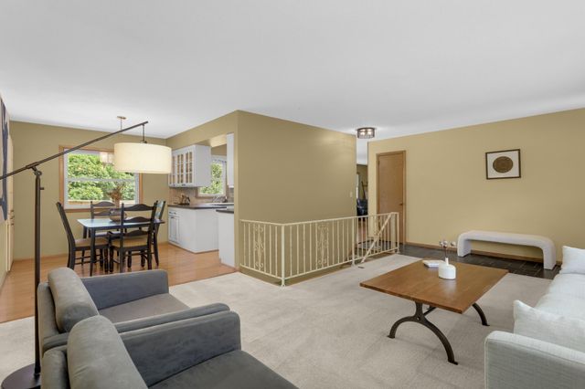 2080 Kelly Drive, Golden Valley, MN 55427