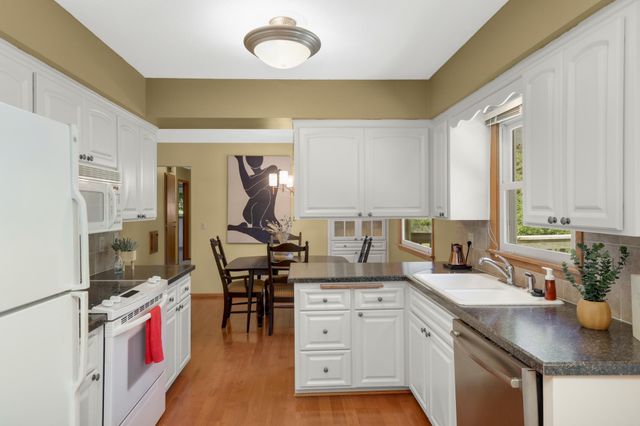 2080 Kelly Drive, Golden Valley, MN 55427