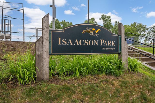 2080 Kelly Drive, Golden Valley, MN 55427
