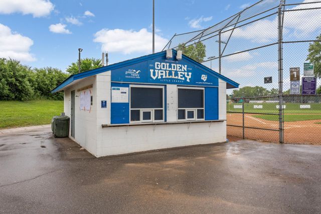 2080 Kelly Drive, Golden Valley, MN 55427