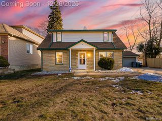 1652 Van Courtland Drive, Troy, MI 48083