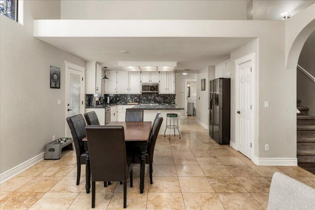 1045 Fox Run Ct, Auburn, CA 95603
