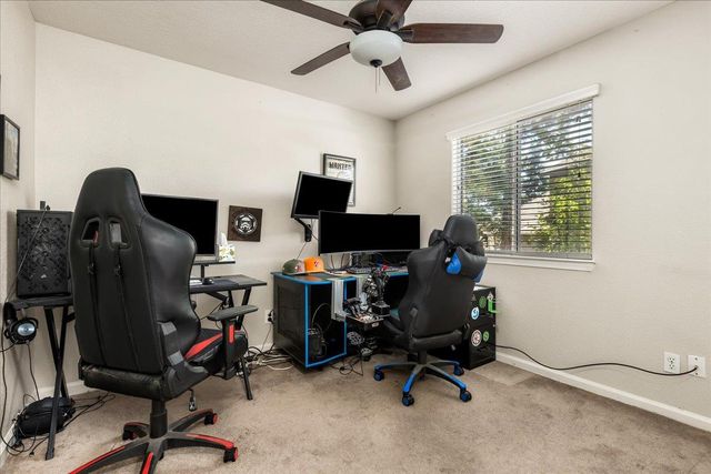1045 Fox Run Ct, Auburn, CA 95603