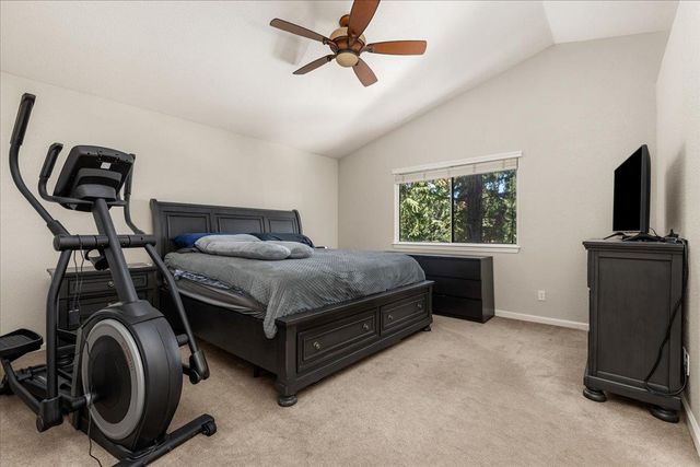 1045 Fox Run Ct, Auburn, CA 95603