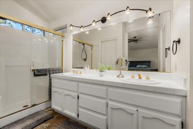 1045 Fox Run Ct, Auburn, CA 95603