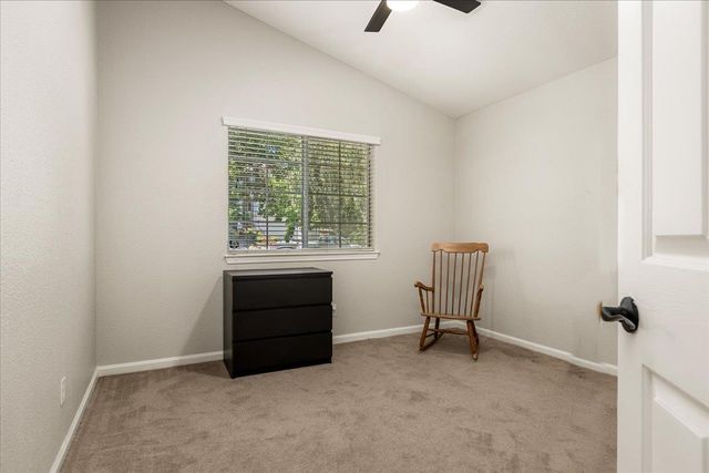 1045 Fox Run Ct, Auburn, CA 95603