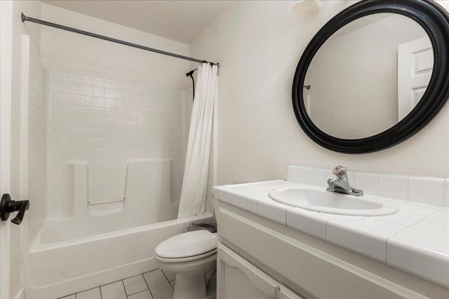 1045 Fox Run Ct, Auburn, CA 95603