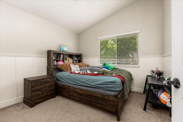 1045 Fox Run Ct, Auburn, CA 95603