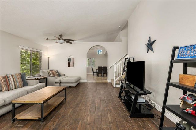 1045 Fox Run Ct, Auburn, CA 95603