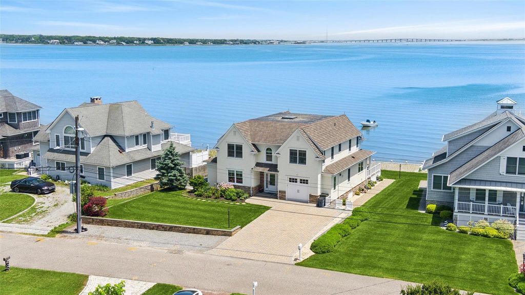 9 Shinnecock Road, East Quogue, NY 11942