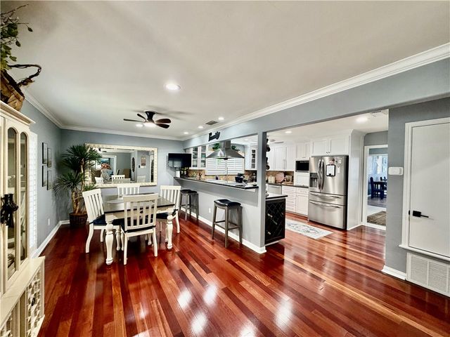 5017 Lost Creek Cir, Corpus Christi, TX 78413