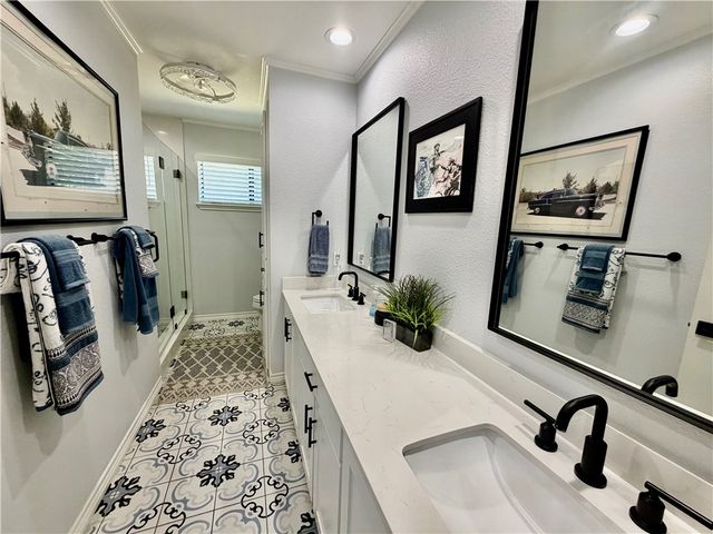 5017 Lost Creek Cir, Corpus Christi, TX 78413