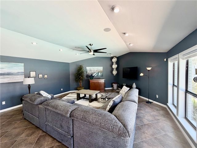 5017 Lost Creek Cir, Corpus Christi, TX 78413