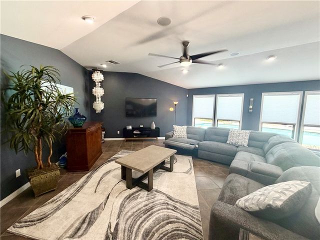 5017 Lost Creek Cir, Corpus Christi, TX 78413