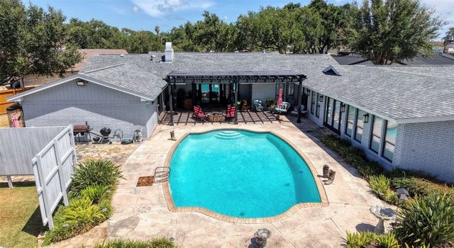 5017 Lost Creek Cir, Corpus Christi, TX 78413