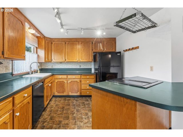 4154 5TH St, Hubbard, OR 97032