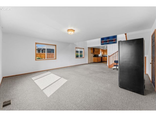 4154 5TH St, Hubbard, OR 97032
