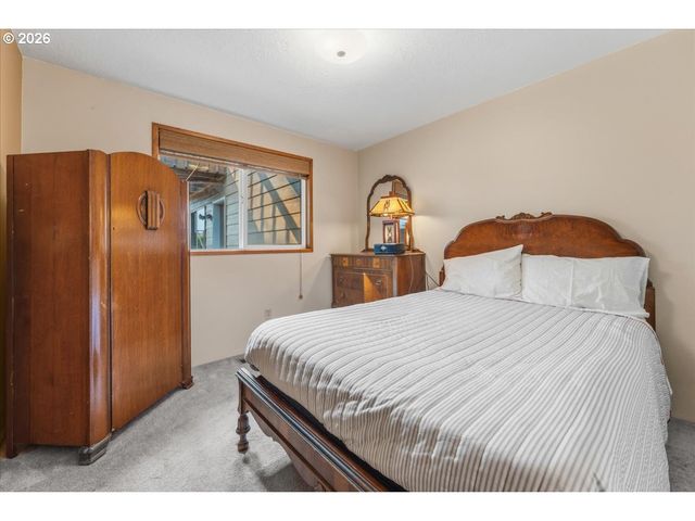 4154 5TH St, Hubbard, OR 97032