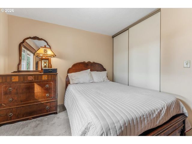 4154 5TH St, Hubbard, OR 97032